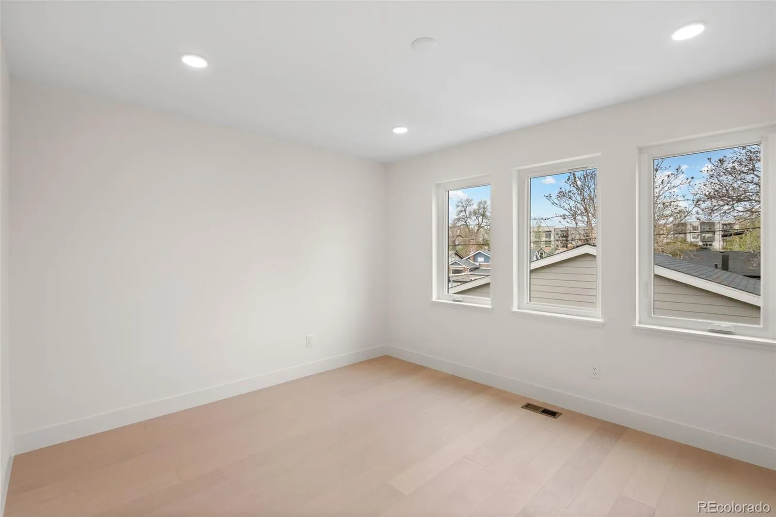 2135 S Sherman Street Denver CO 80210 MLS #REC2042363 05052026034624 1600 21