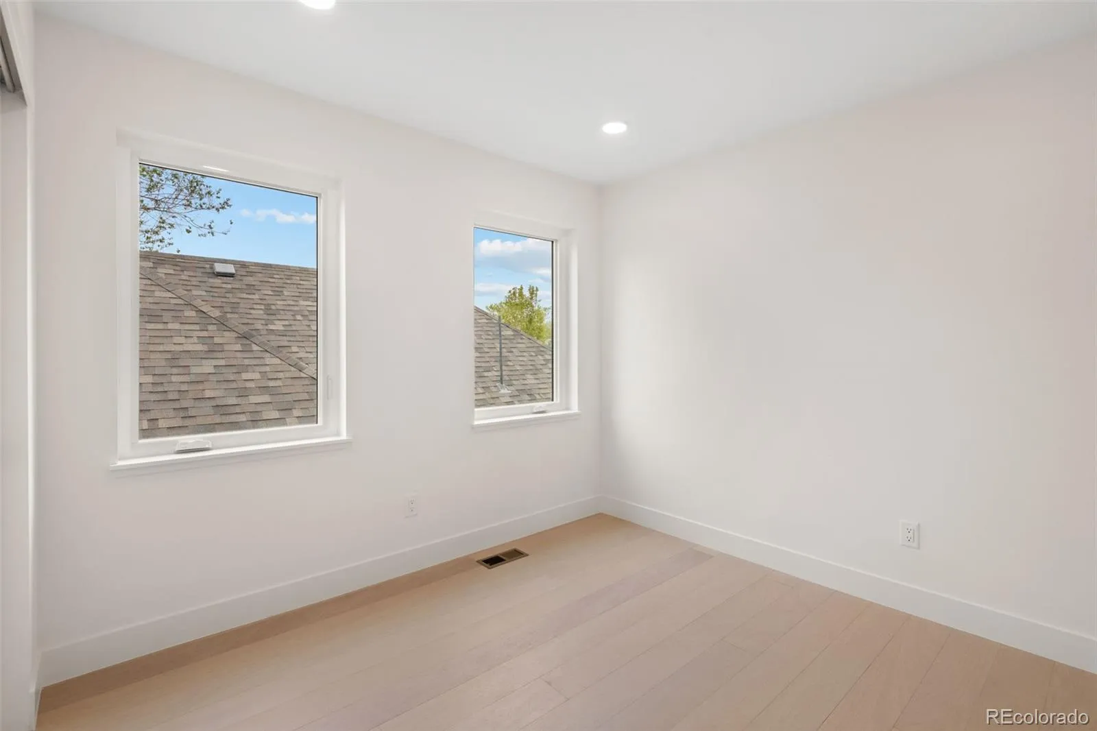 2135 S Sherman Street Denver CO 80210 MLS #REC2042363 05052026034624 1600 24