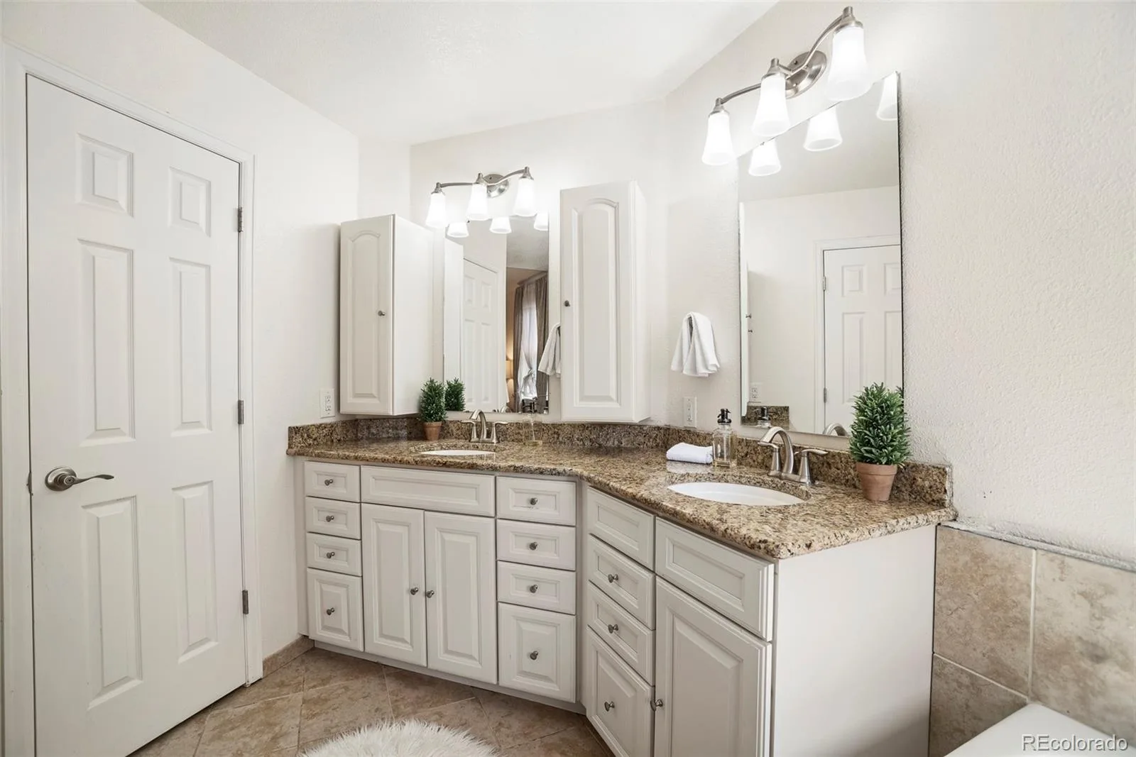 4297 S Jericho Street Aurora CO 80013 | MLS #REC2048880 09232026092134 1600 21