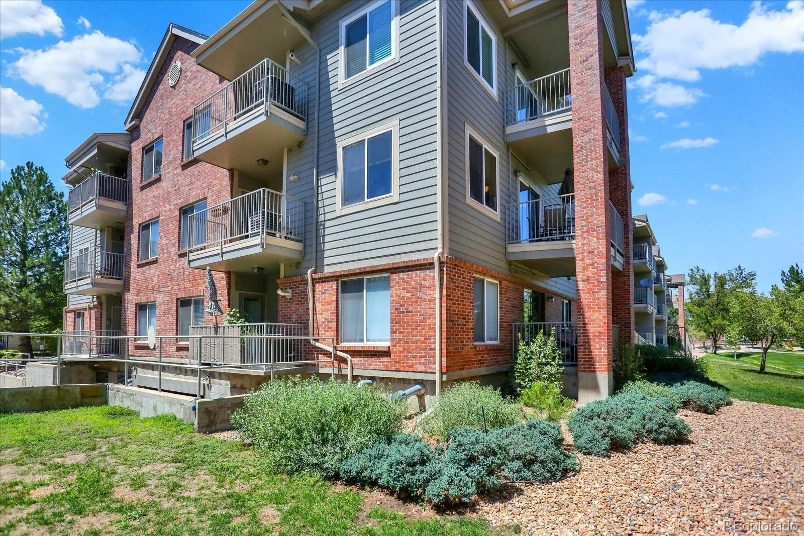 2895 W Riverwalk Circle #215 Littleton CO 80123 | MLS #REC2050918 07292026202507 1600 23