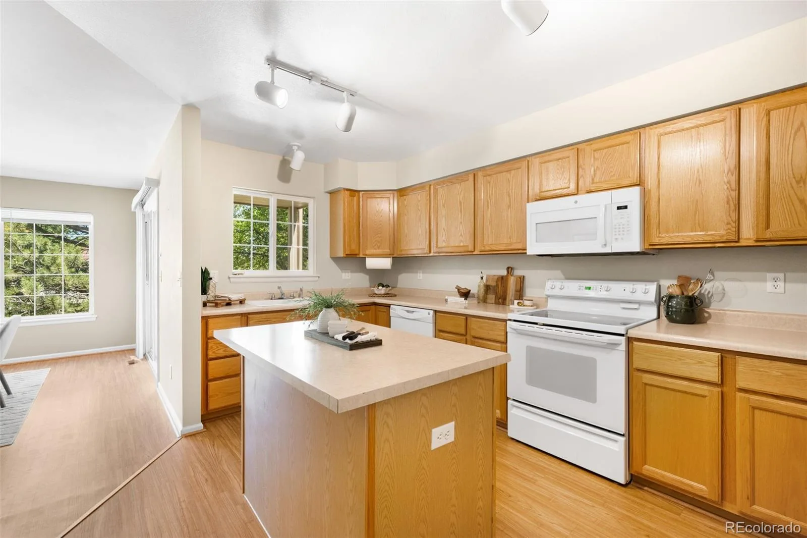 9663 Brentwood Way #B Broomfield CO 80021 | MLS #REC2051955 08262026173356 1600 22