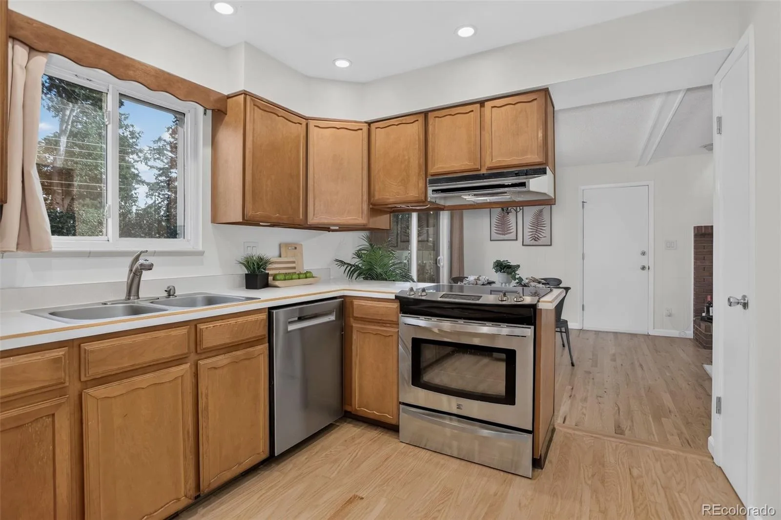 8855 W Colorado Place Lakewood CO 80232 | MLS #REC2055701 09282026145534 1600 15