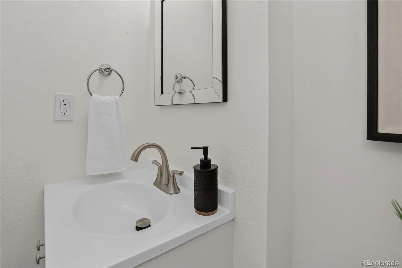 8855 W Colorado Place Lakewood CO 80232 | MLS #REC2055701 09282026145534 1600 17