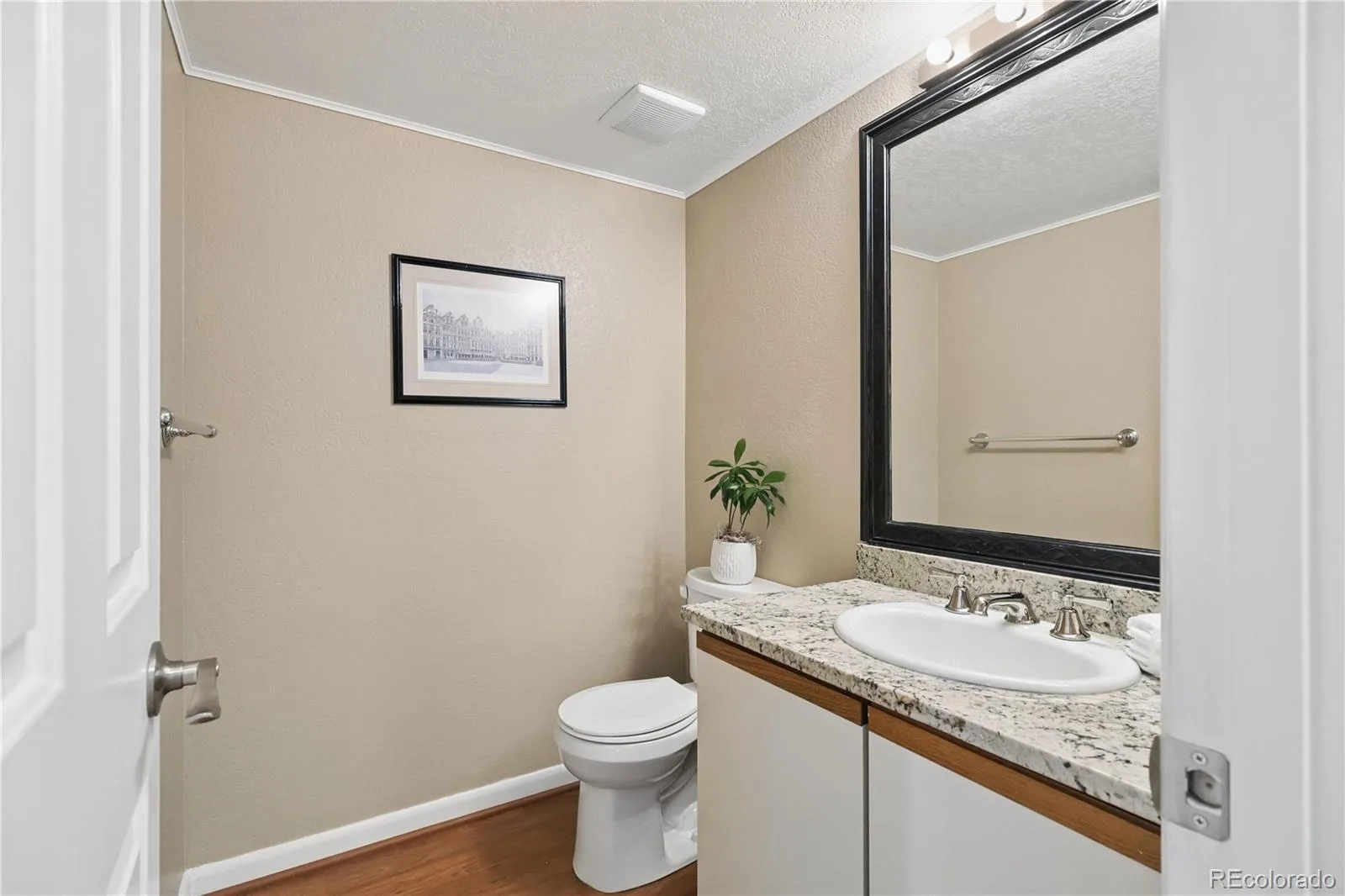 2290 S Yosemite Circle Denver CO 80231 | MLS #REC2058350 09242026101147 1600 12