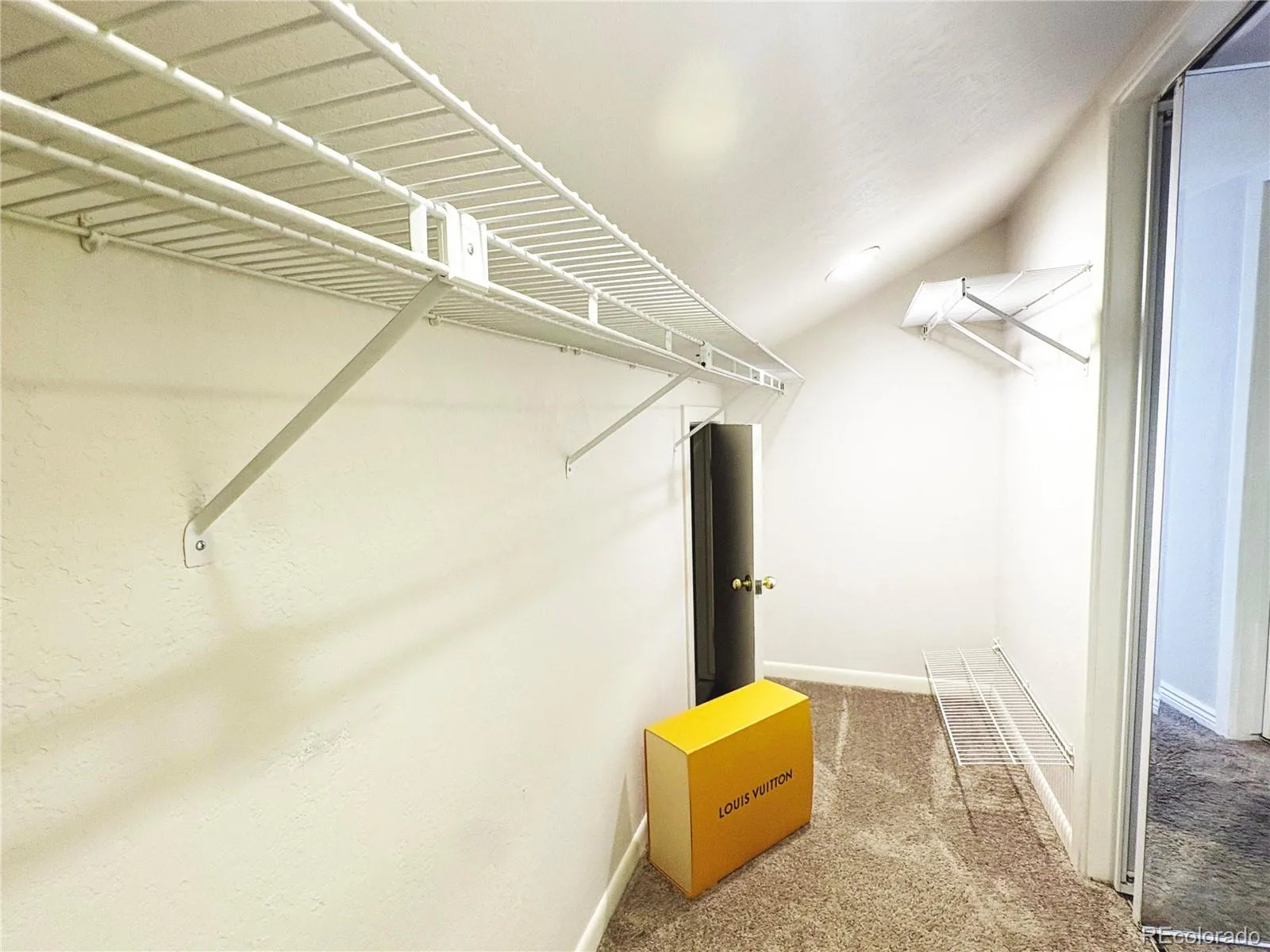 2290 S Yosemite Circle Denver CO 80231 | MLS #REC2058350 09242026101147 1600 22