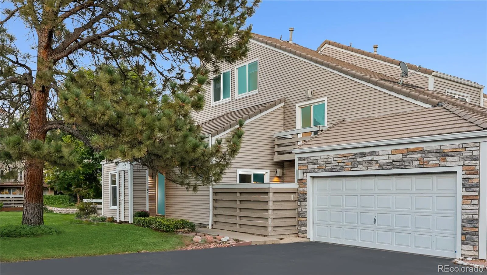 2290 S Yosemite Circle Denver CO 80231 | MLS #REC2058350 09242026101147 1600 24
