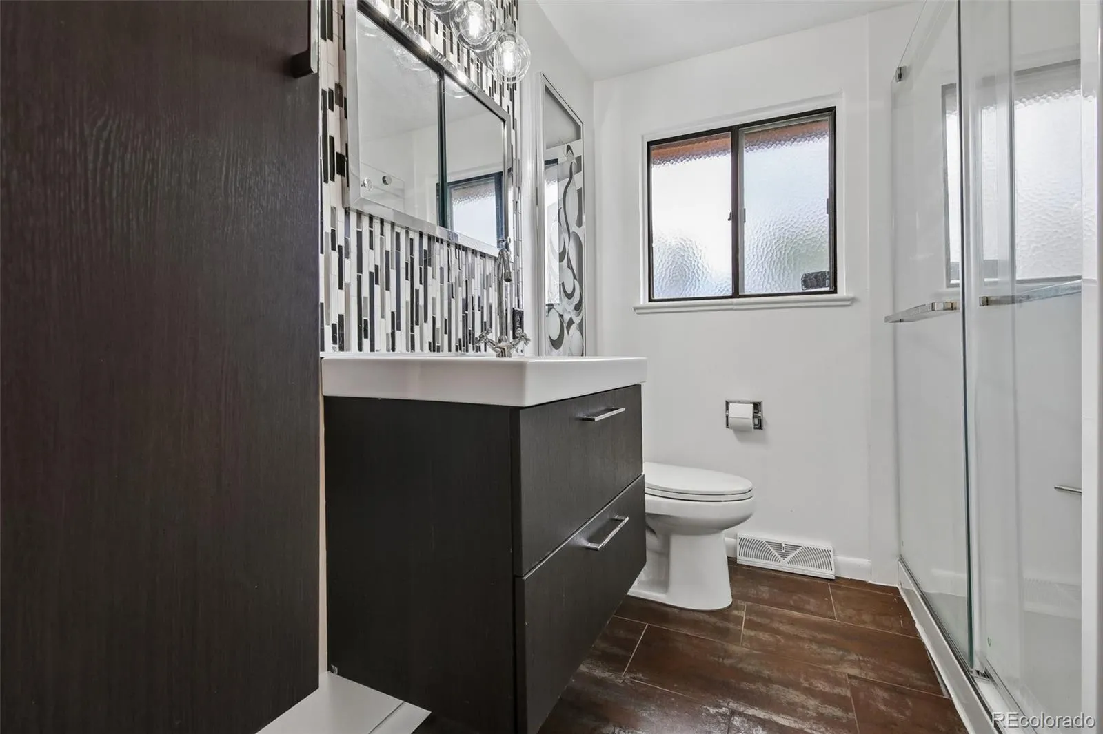 04152026215723 1600 12