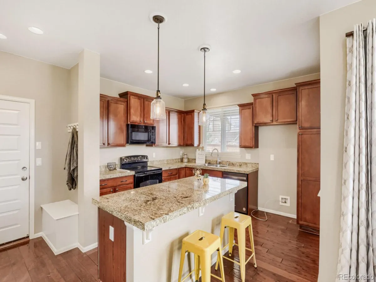 25283 E 2nd Avenue Aurora CO 80018 | MLS #REC2065153 04162026143150 1200 11