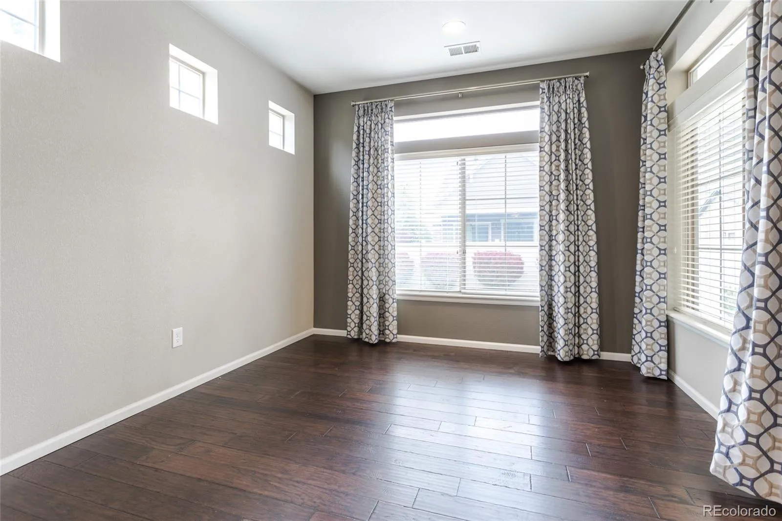 19754 E 54th Place Denver CO 80249 MLS #REC2069175 04242026050527 1600 4