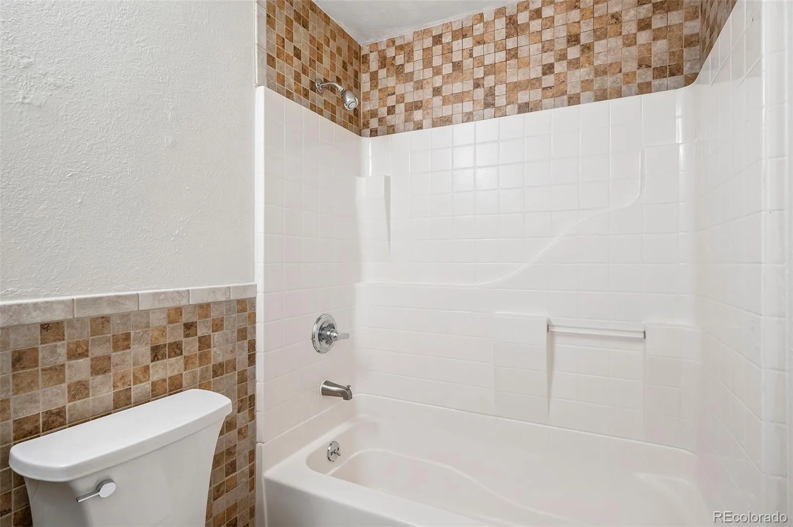 9 Elizabeth Court Longmont CO 80501 | MLS #REC2085384 08192026174406 1600 15