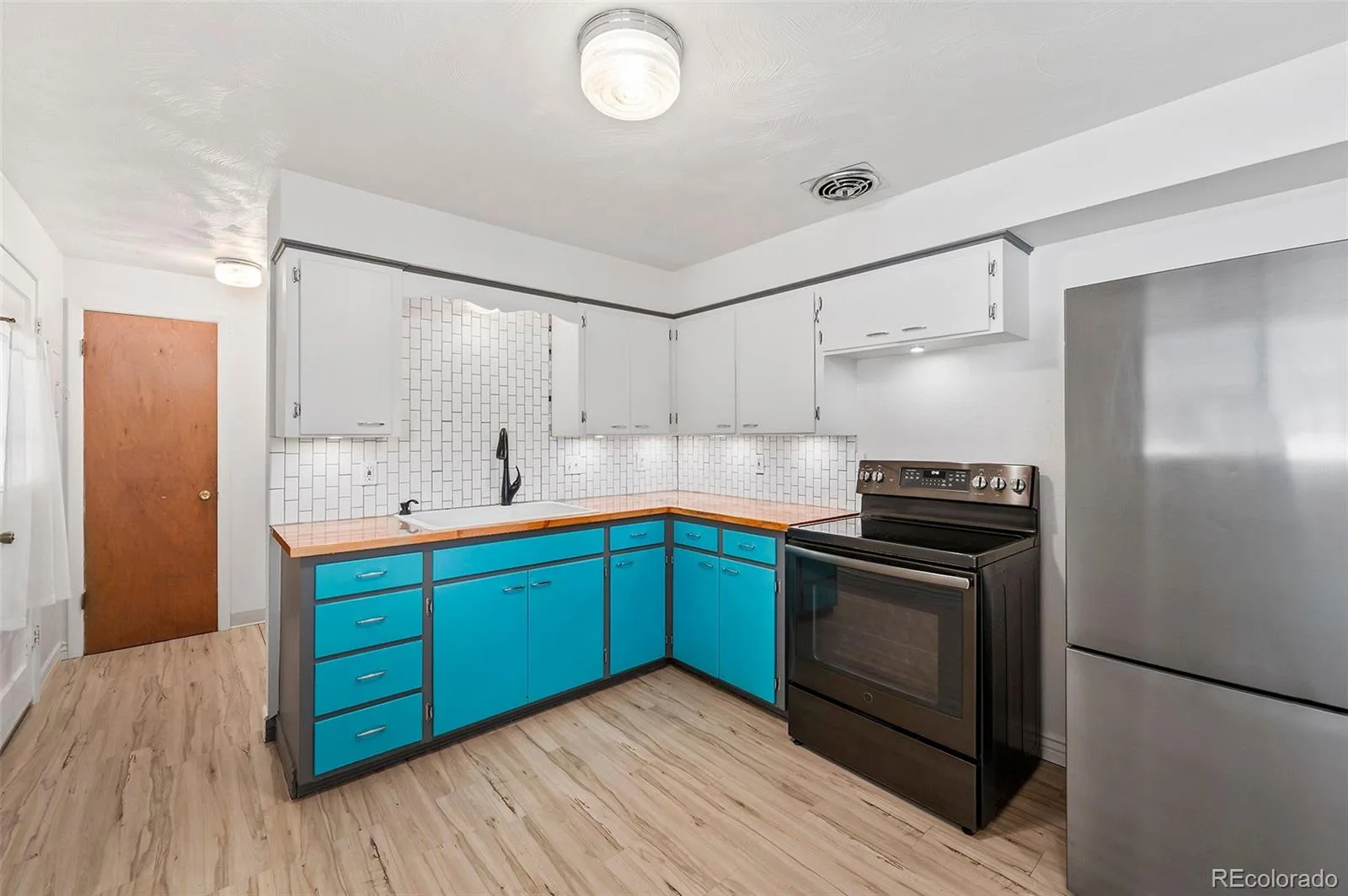 9 Elizabeth Court Longmont CO 80501 | MLS #REC2085384 08192026174406 1600 8