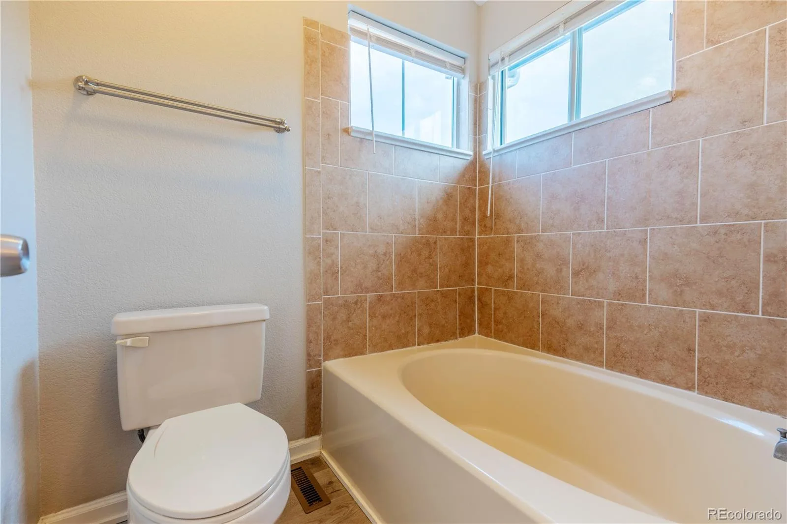 9516 Sherrelwood Lane Littleton CO 80126 | MLS #REC2087415 08132026125610 1600 17