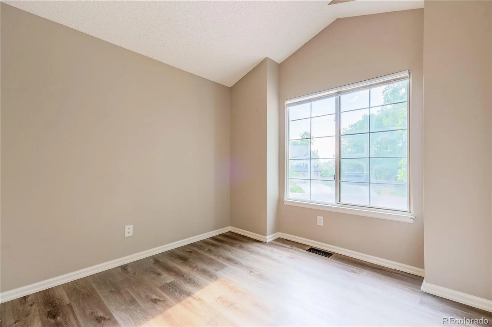 9516 Sherrelwood Lane Littleton CO 80126 | MLS #REC2087415 08132026125610 1600 18