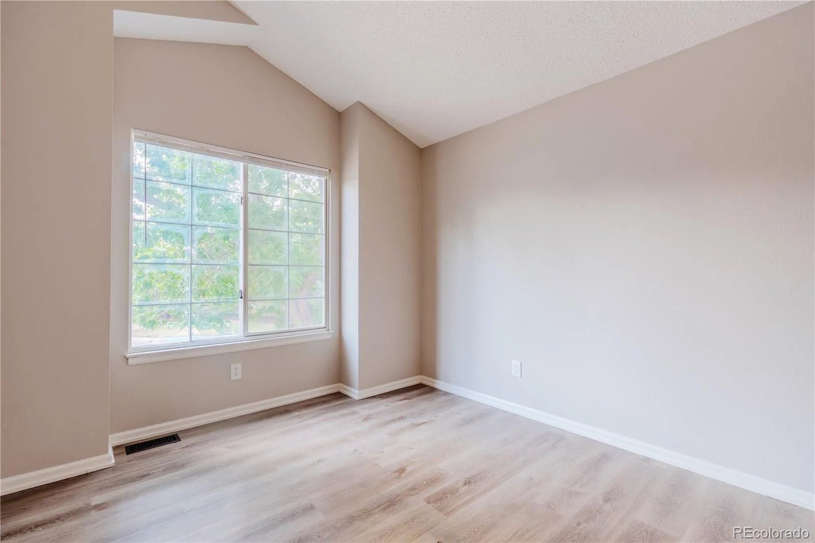9516 Sherrelwood Lane Littleton CO 80126 | MLS #REC2087415 08132026125610 1600 20