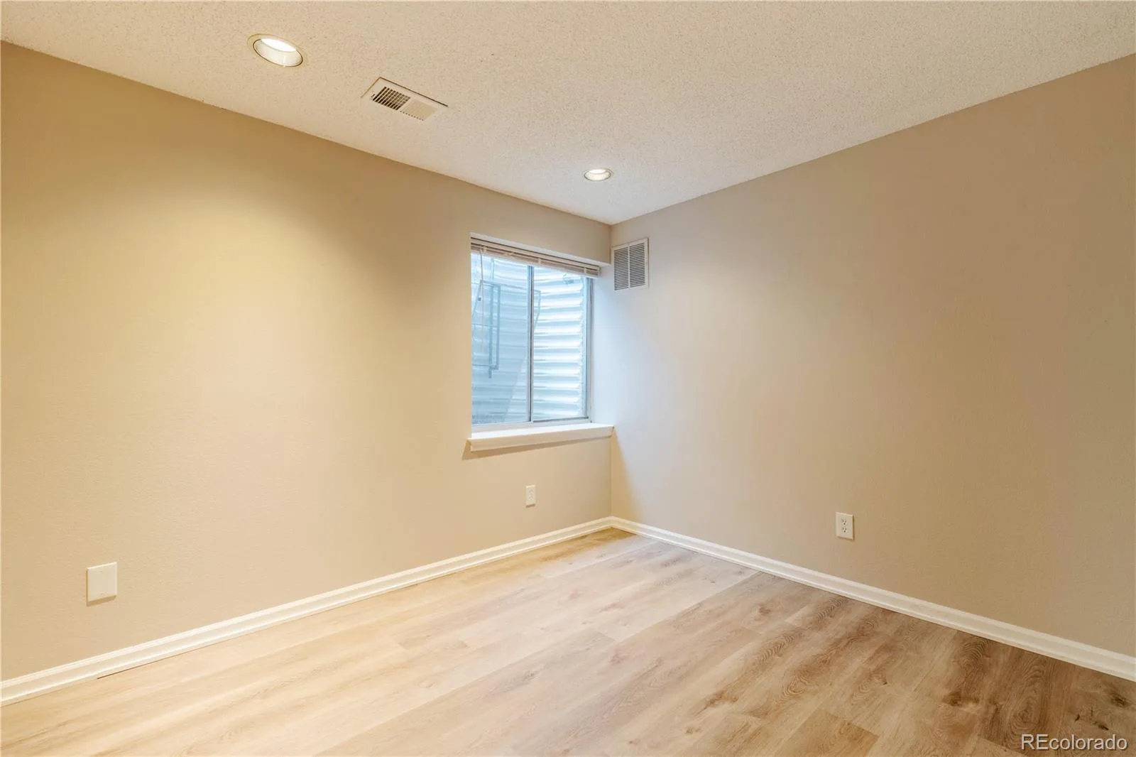 9516 Sherrelwood Lane Littleton CO 80126 | MLS #REC2087415 08132026125610 1600 24