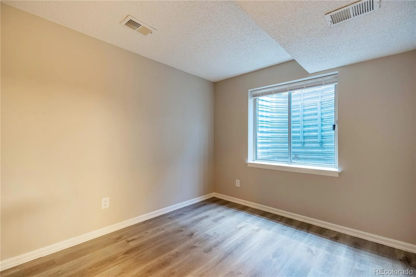 9516 Sherrelwood Lane Littleton CO 80126 | MLS #REC2087415 08132026125610 1600 25