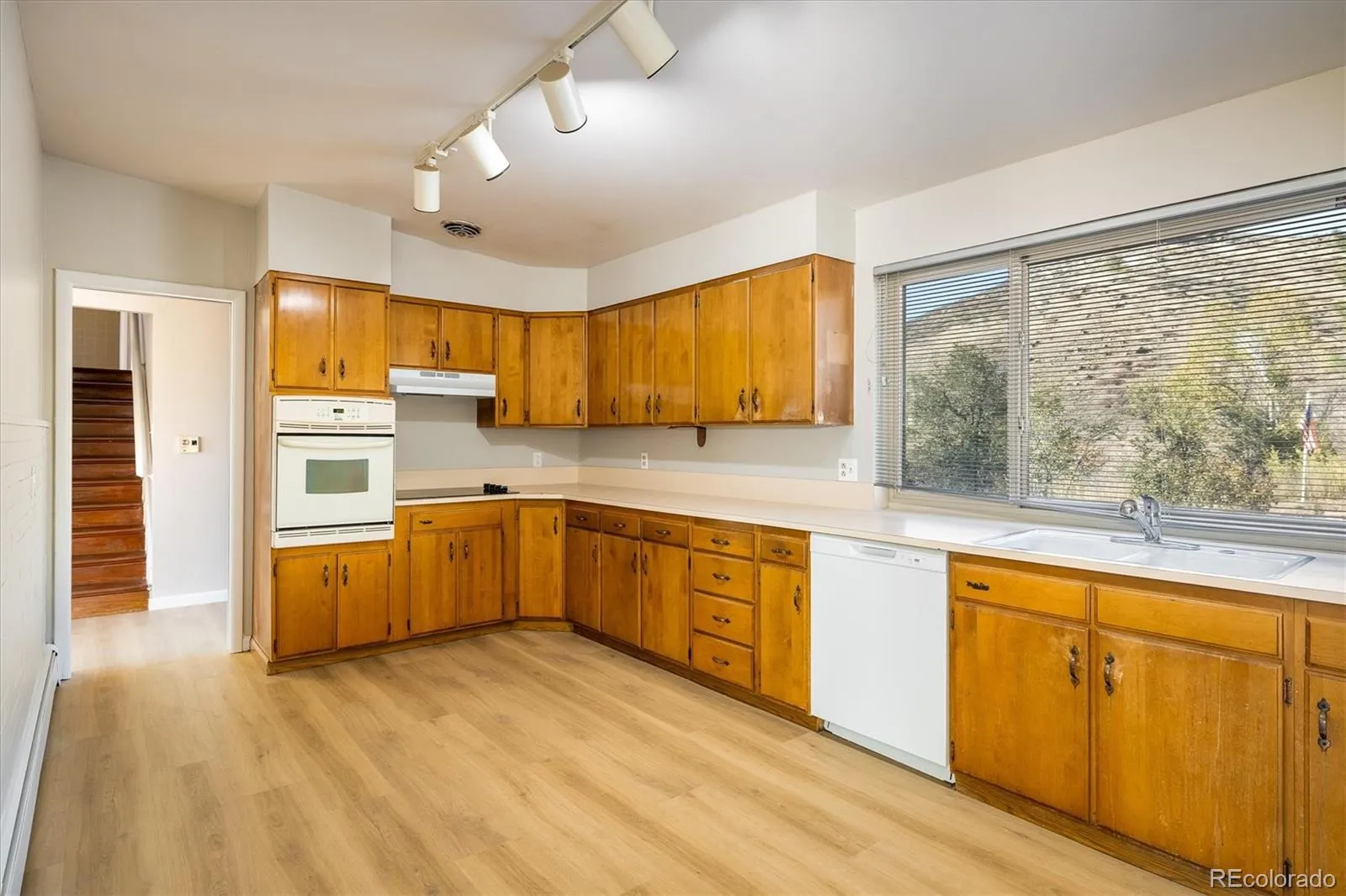 215 Lookout View Court Golden CO 80401 MLS #REC2101680 05092026031124 1600 10