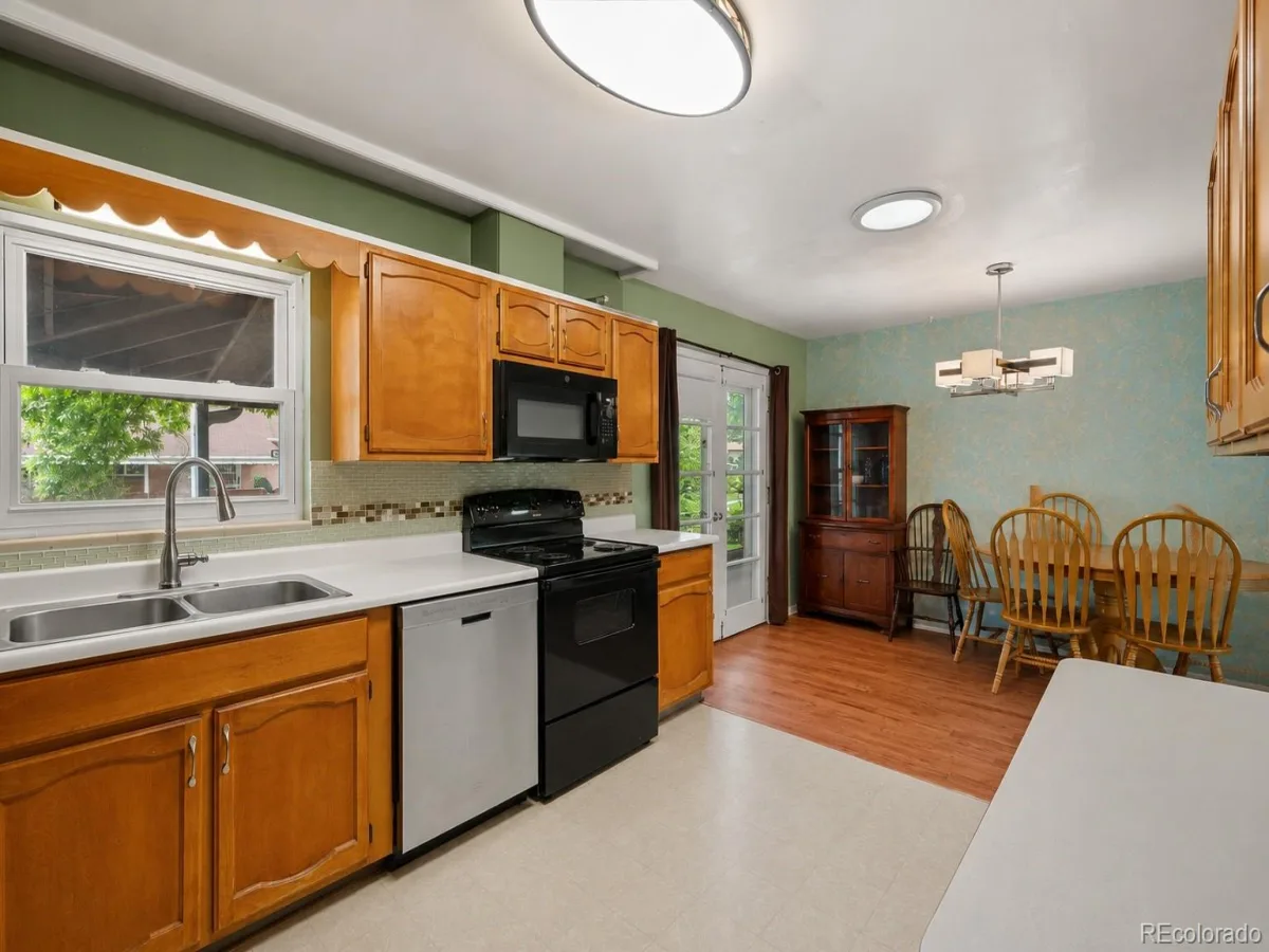 6797 Lee Street Arvada CO 80004 MLS #REC2108575 06172026022102 1200 6