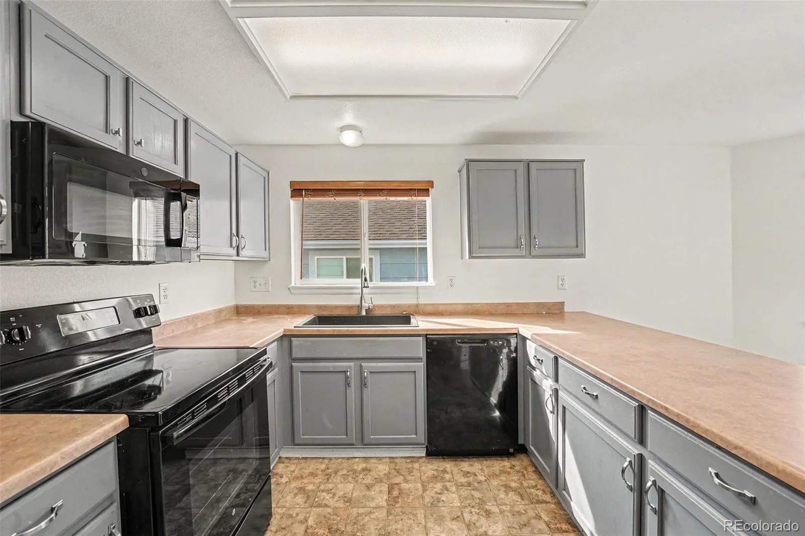 23869 Broadmoor Drive Parker CO 80138 | MLS #REC2109797 08262026184135 1600 14