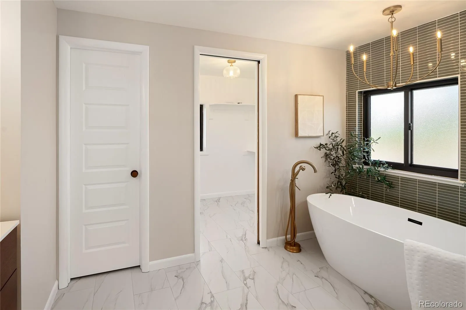 2150 N Monaco Street Parkway Denver CO 80207 | MLS #REC2111351 10012026011122 1600 27