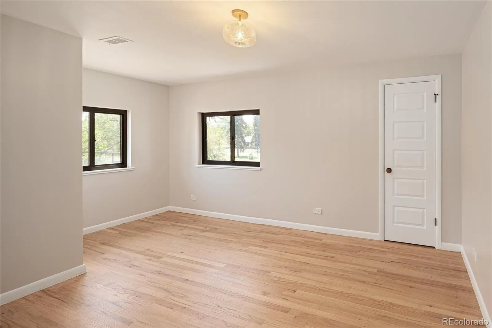 2150 N Monaco Street Parkway Denver CO 80207 | MLS #REC2111351 10012026011122 1600 29