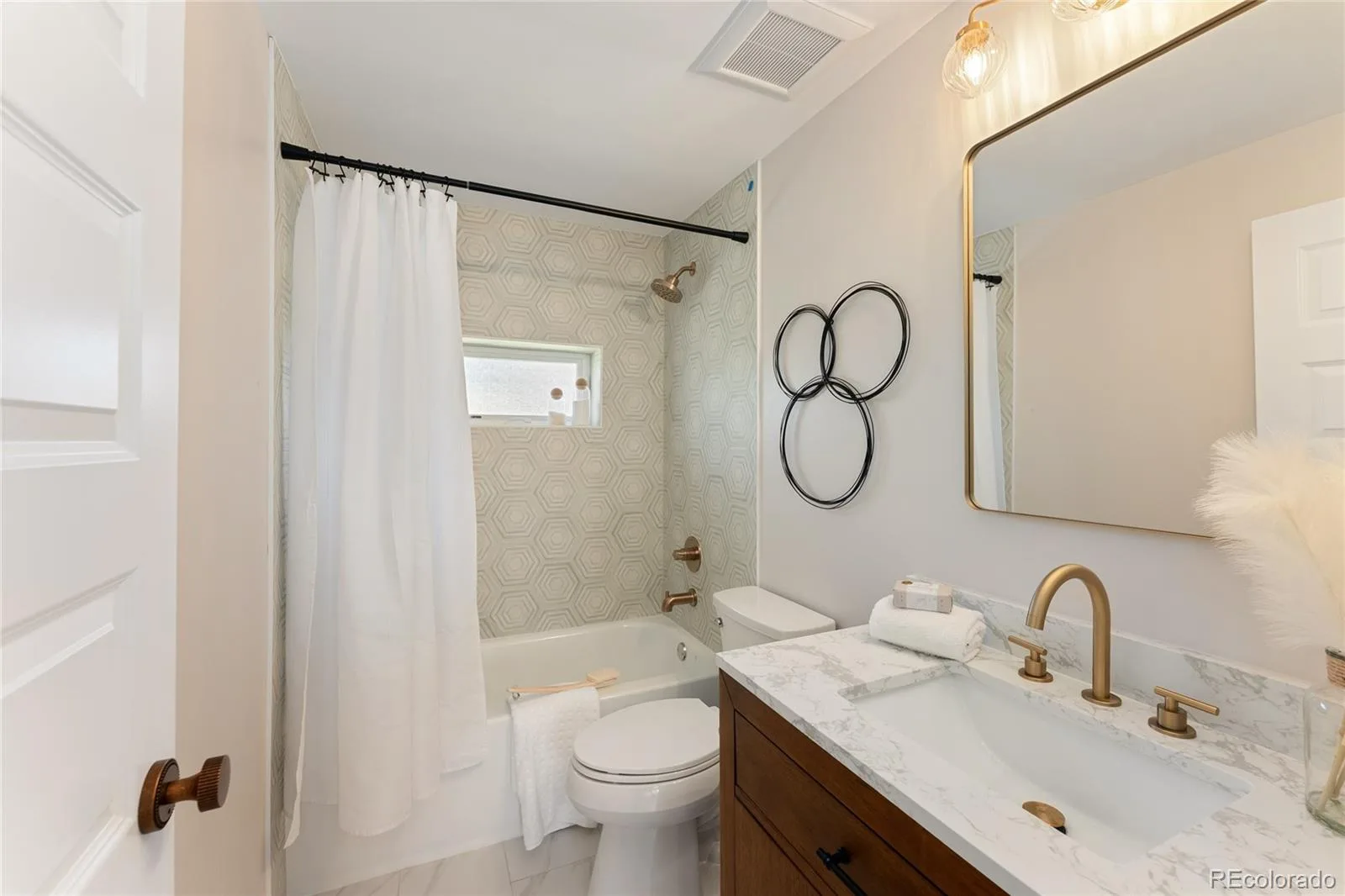 2150 N Monaco Street Parkway Denver CO 80207 | MLS #REC2111351 10012026011122 1600 30