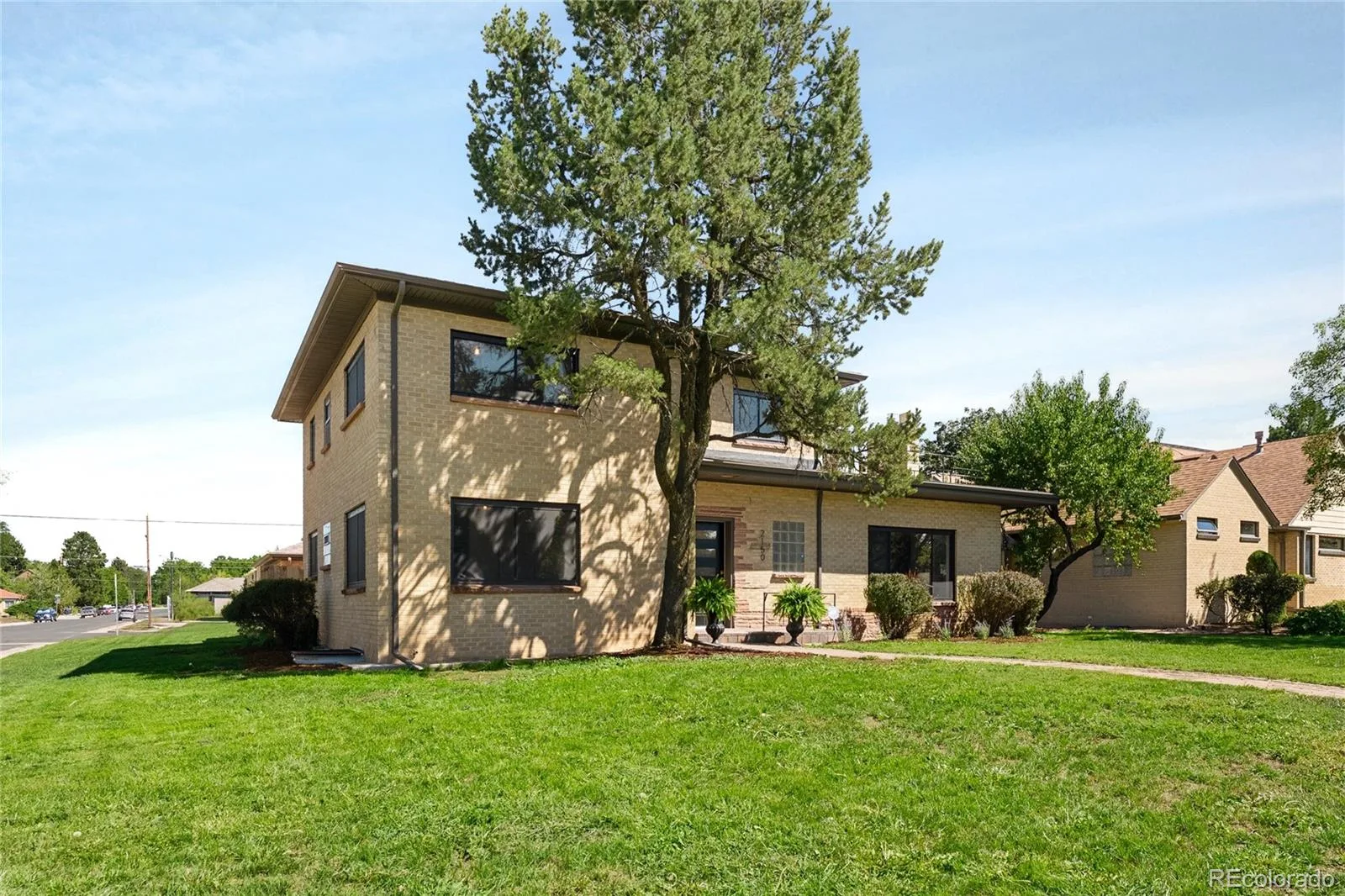 2150 N Monaco Street Parkway Denver CO 80207 | MLS #REC2111351 10012026011122 1600 43
