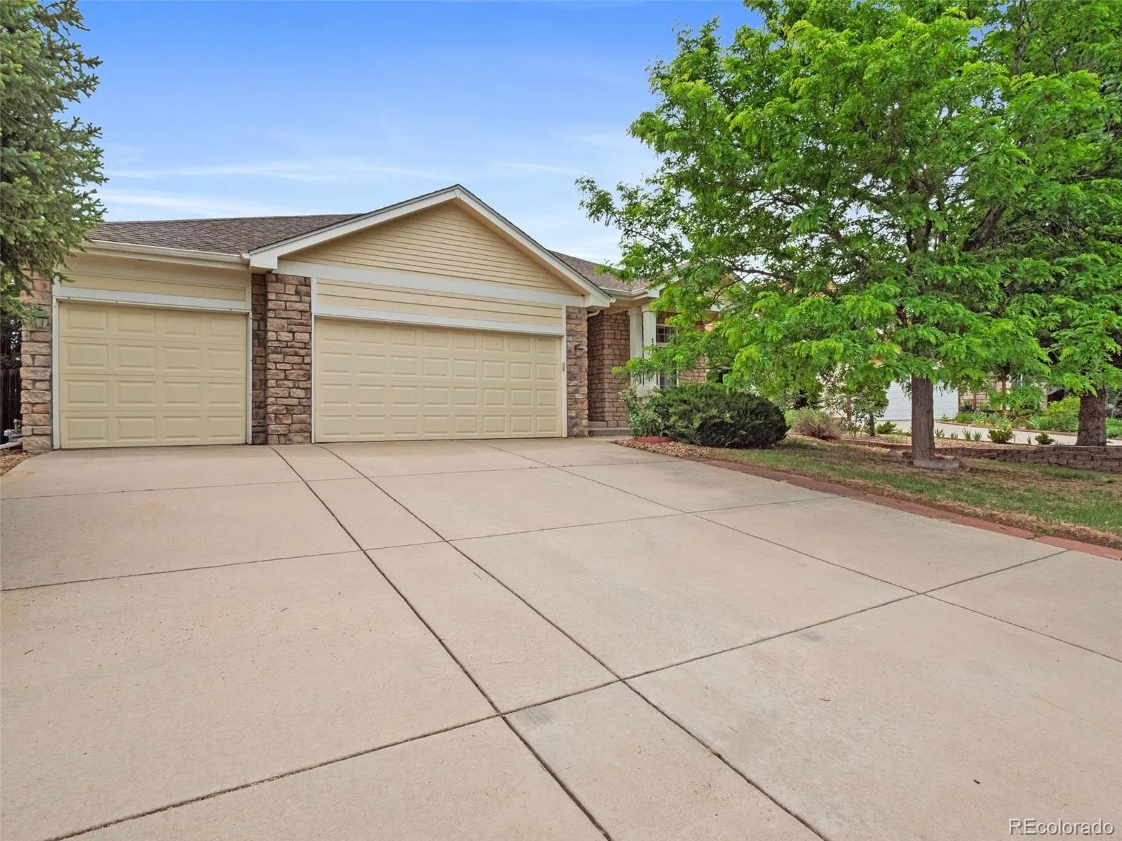 2392 S Oswego Street Aurora CO 80014 MLS #REC2111686 06102026204140 1600 1