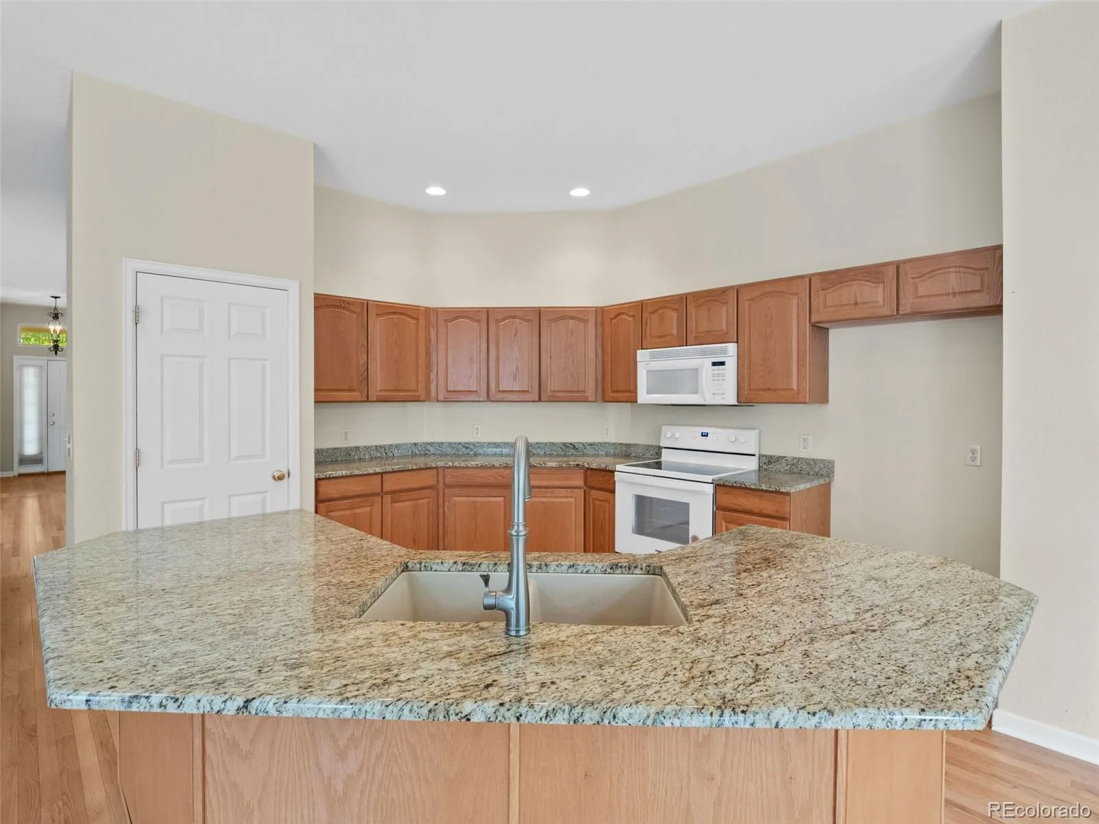 2392 S Oswego Street Aurora CO 80014 MLS #REC2111686 06102026204140 1600 10