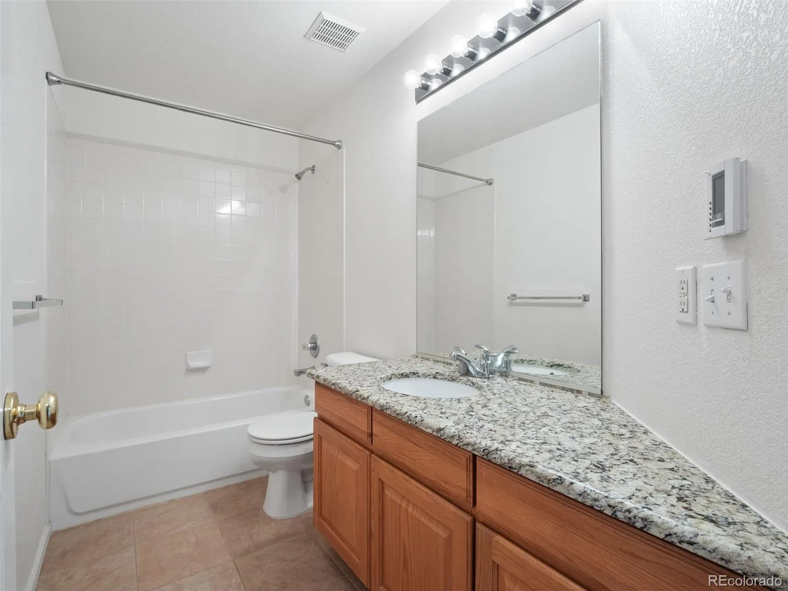 2392 S Oswego Street Aurora CO 80014 MLS #REC2111686 06102026204140 1600 19