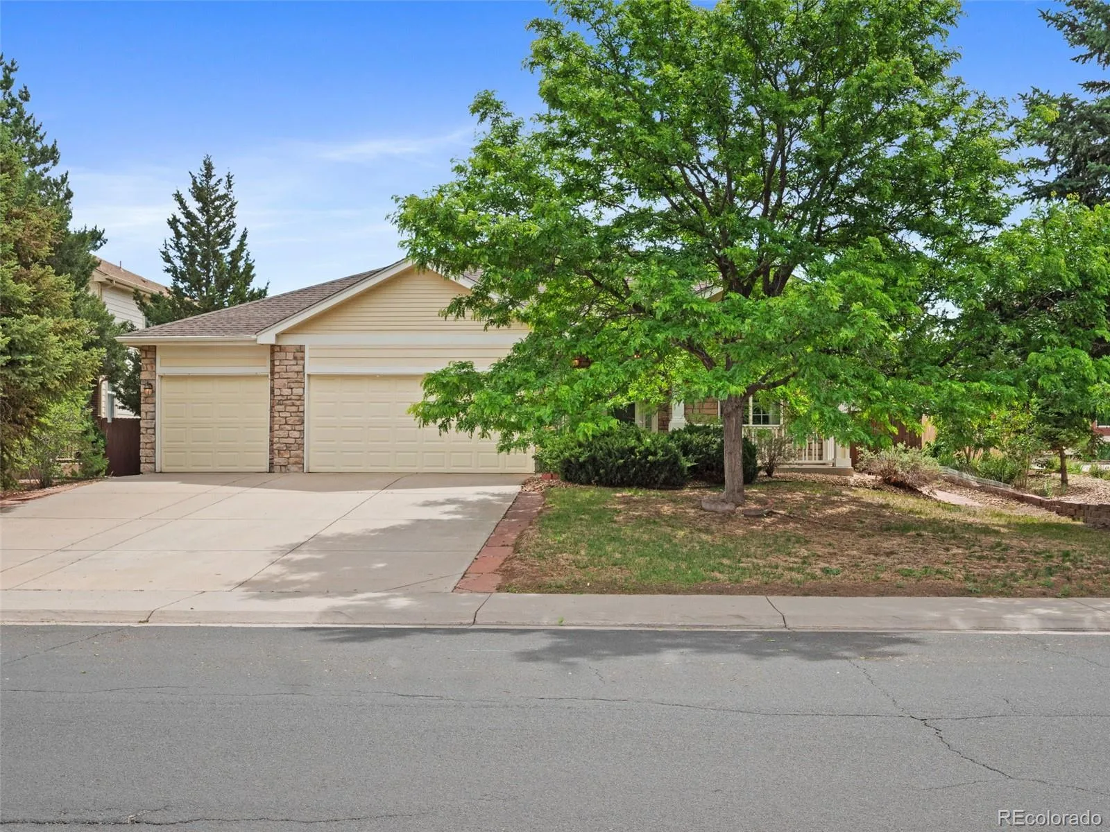 2392 S Oswego Street Aurora CO 80014 MLS #REC2111686 06102026204140 1600 26