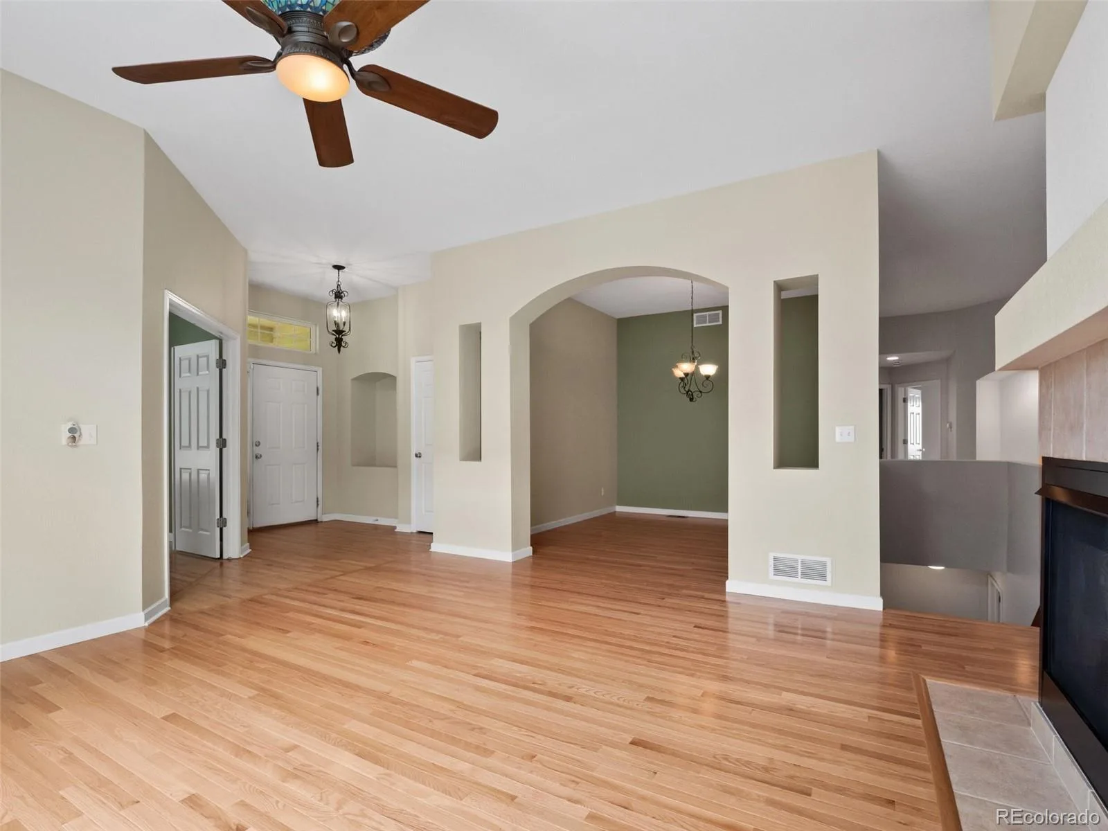 2392 S Oswego Street Aurora CO 80014 MLS #REC2111686 06102026204140 1600 5