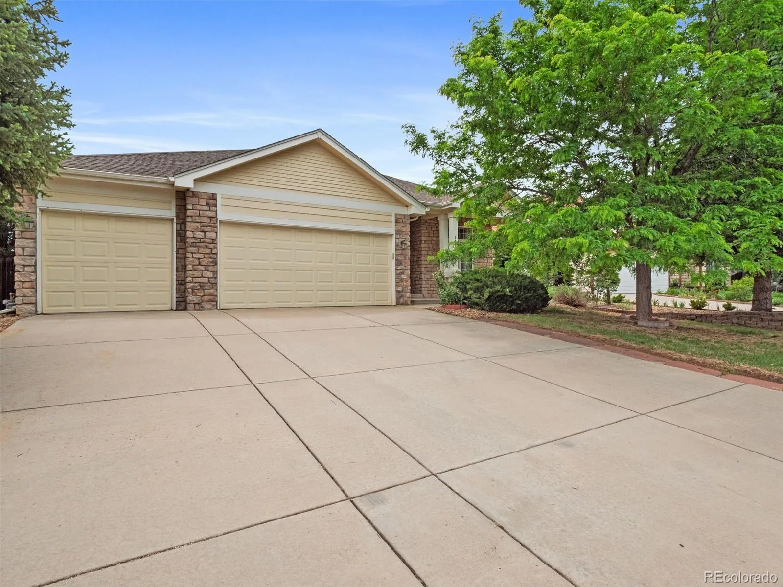 2392 S Oswego Street Aurora CO 80014 | MLS #REC2111686 09262026013017 1600 1