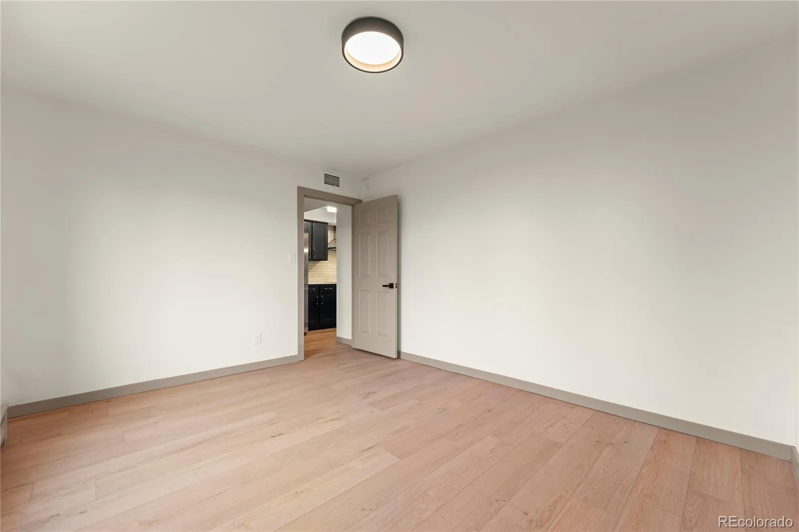 7000 E Quincy Avenue #301 #A Denver CO 80237 | MLS #REC2112222 10012026182721 1600 32