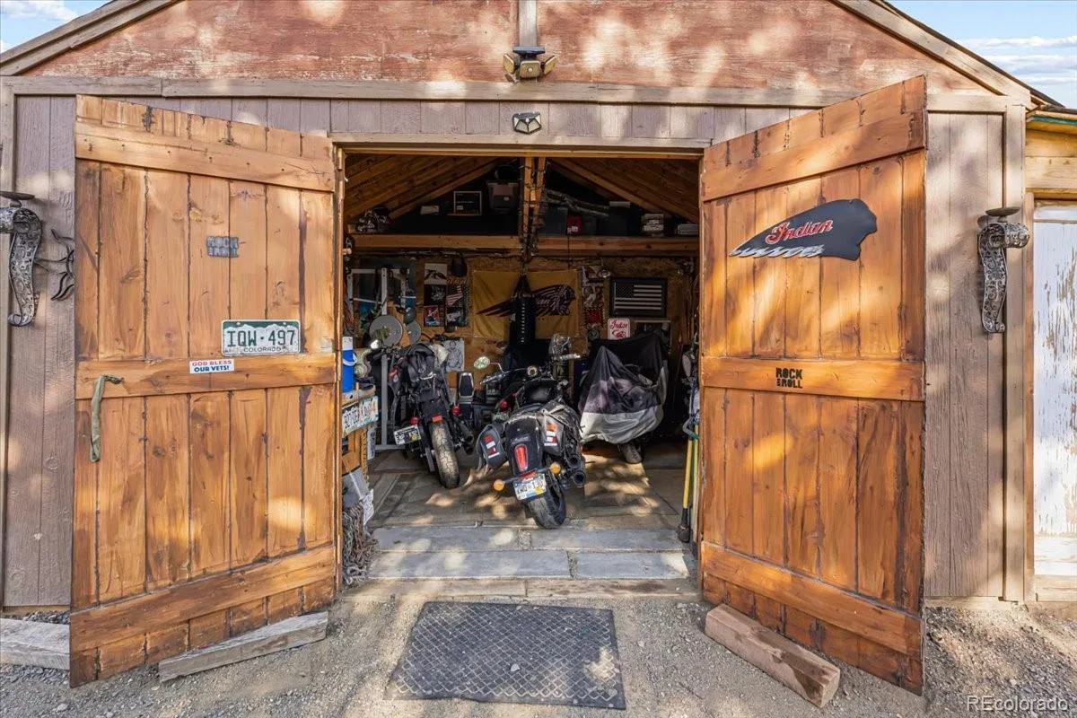 15335 Arapahoe Drive Golden CO 80403 | MLS #REC2113677 07222026023326 1200 21