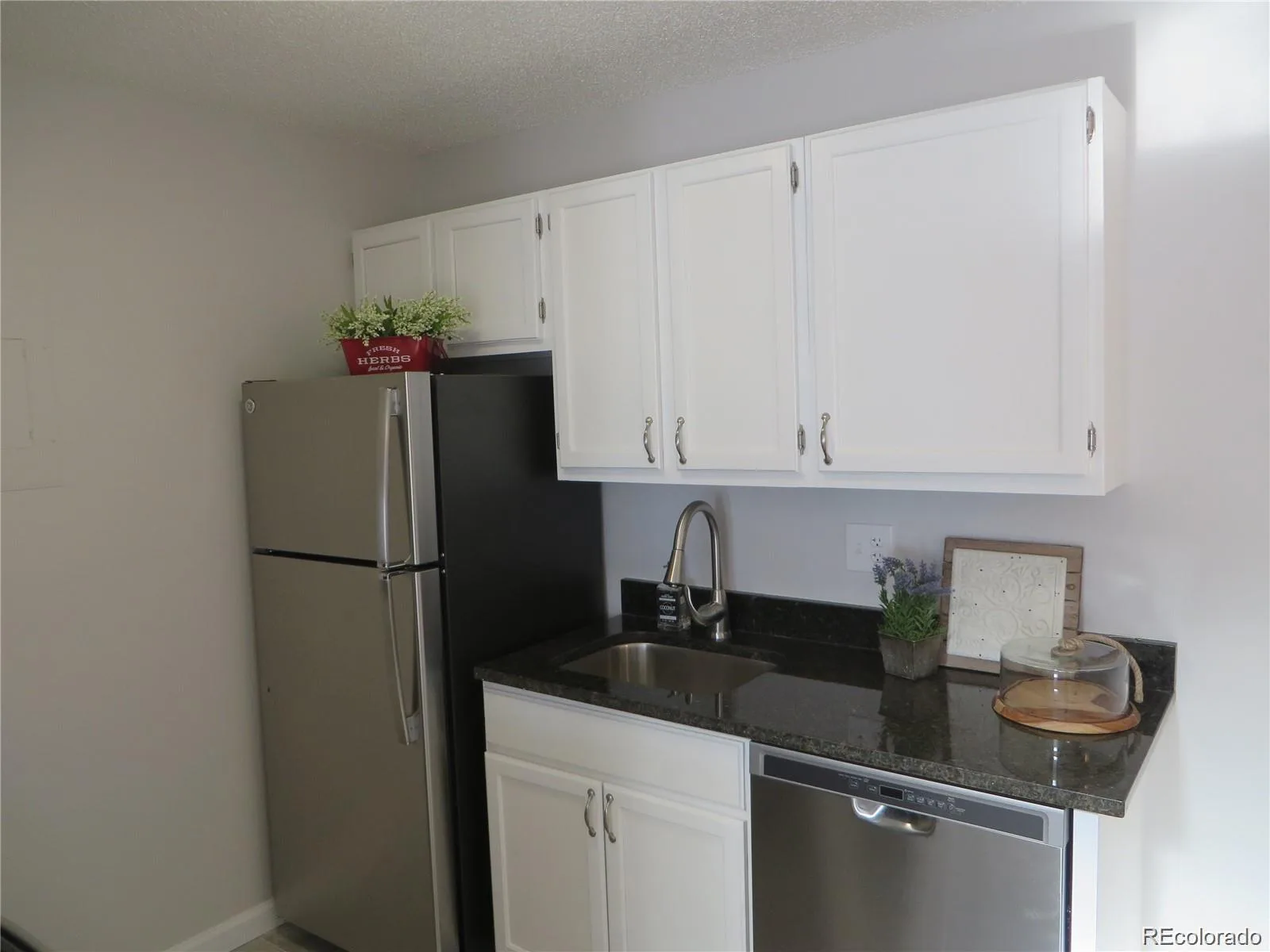 10150 E Virginia Avenue #20-201 #20 Denver CO 80247 | MLS #REC2115044 06202026195457 1600 8