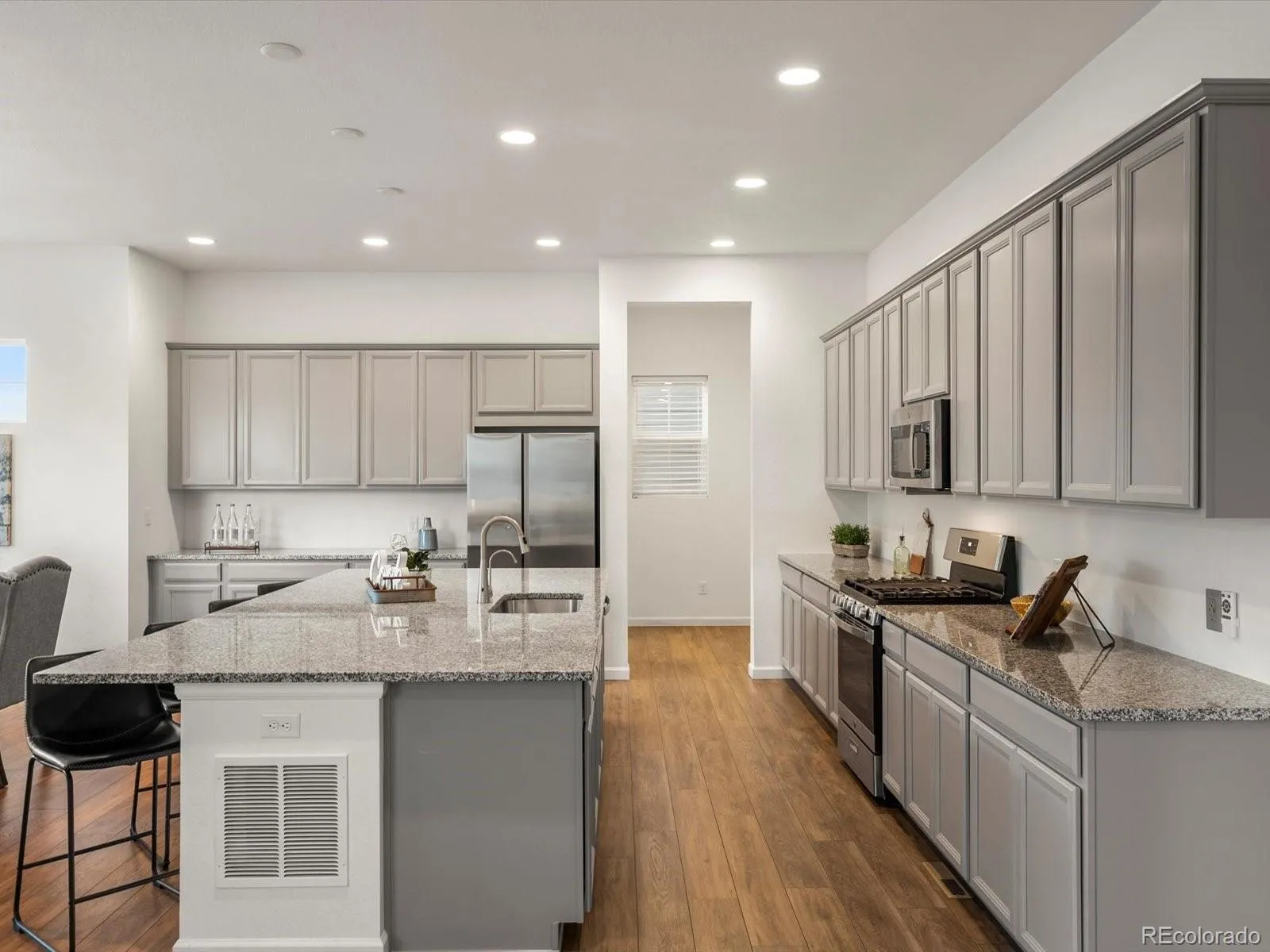 3044 Bivouac Point Castle Rock CO 80108 | MLS #REC2117654 04162026160744 1600 10
