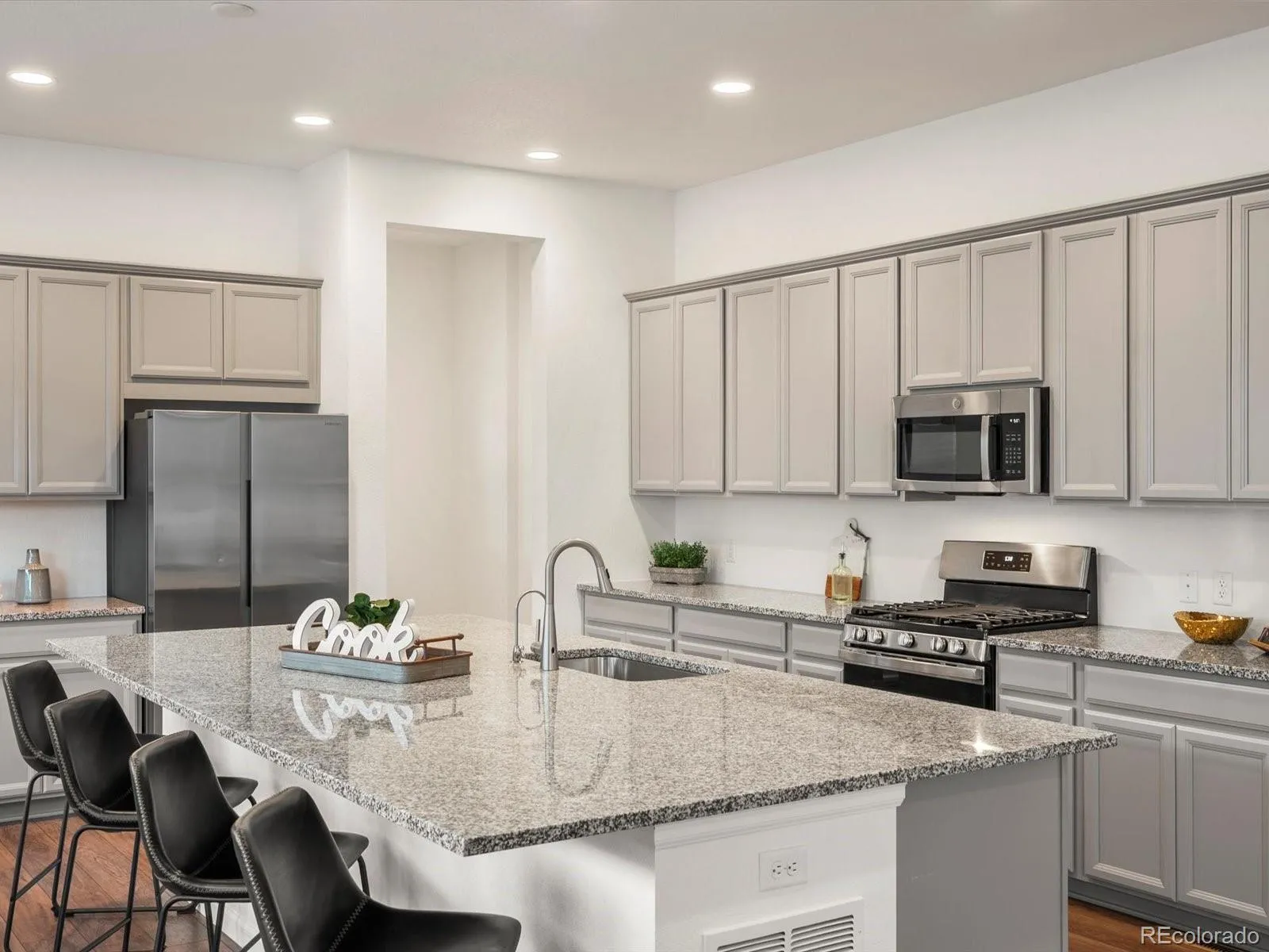 3044 Bivouac Point Castle Rock CO 80108 | MLS #REC2117654 04162026160744 1600 2