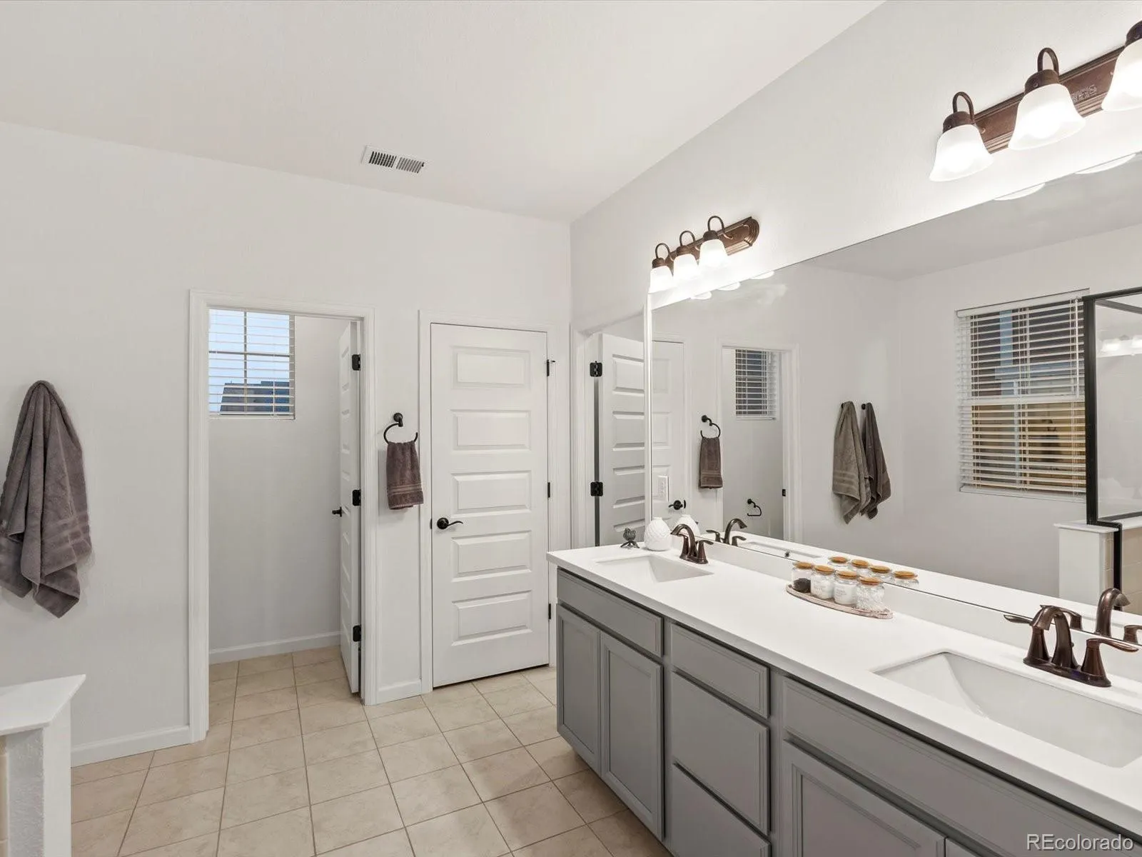 3044 Bivouac Point Castle Rock CO 80108 | MLS #REC2117654 04162026160744 1600 21
