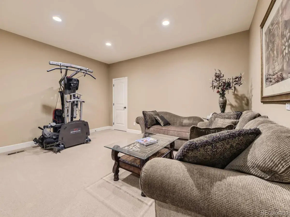 10776 Hillsboro Circle Parker CO 80134 MLS #REC2117984 03102025122102 1200 31