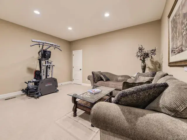 10776 Hillsboro Circle Parker CO 80134 MLS #REC2117984 03102025122102 640 31
