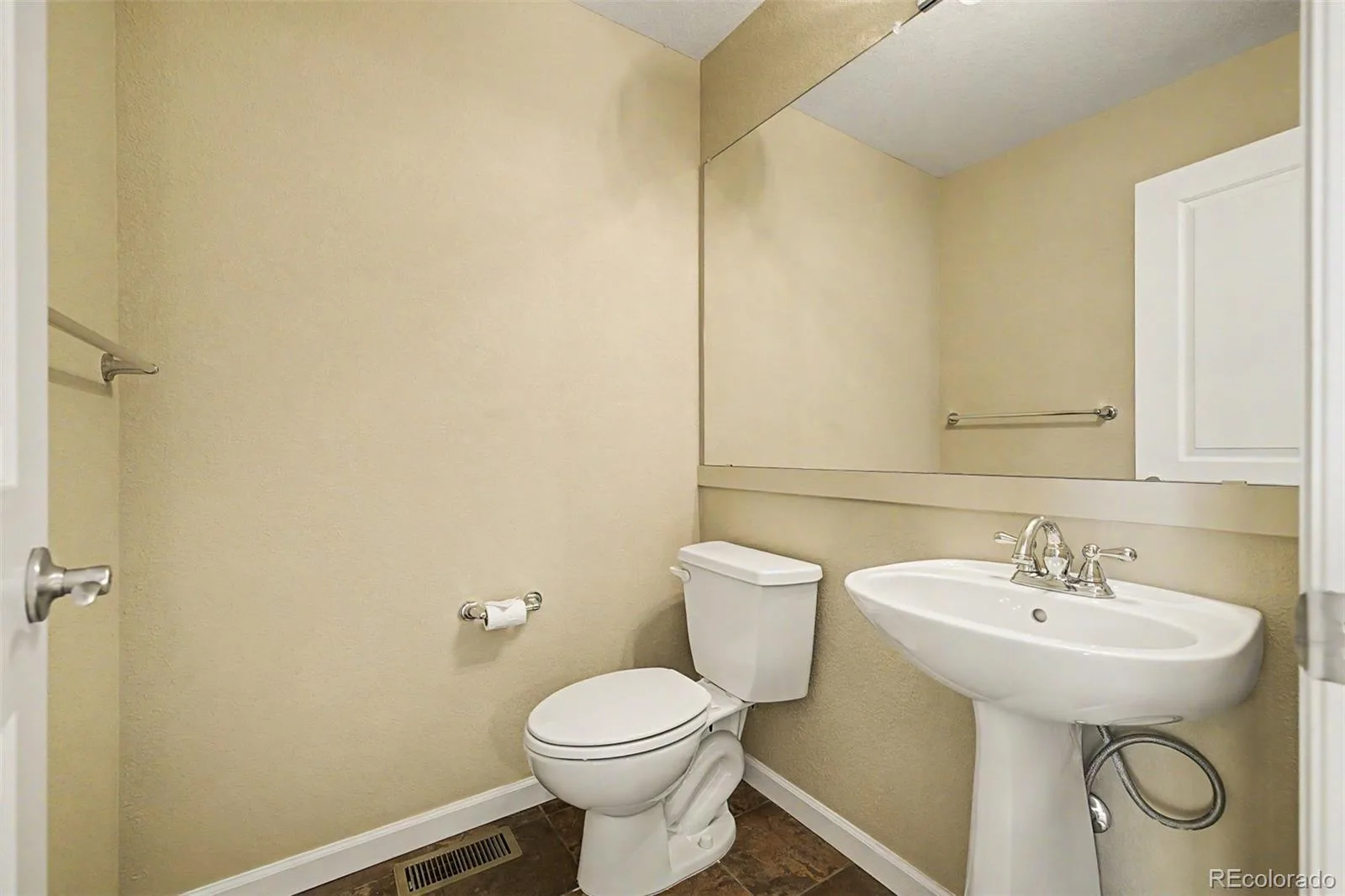 450 S Reed Street Lakewood CO 80226 | MLS #REC2126306 08202026202126 1600 33