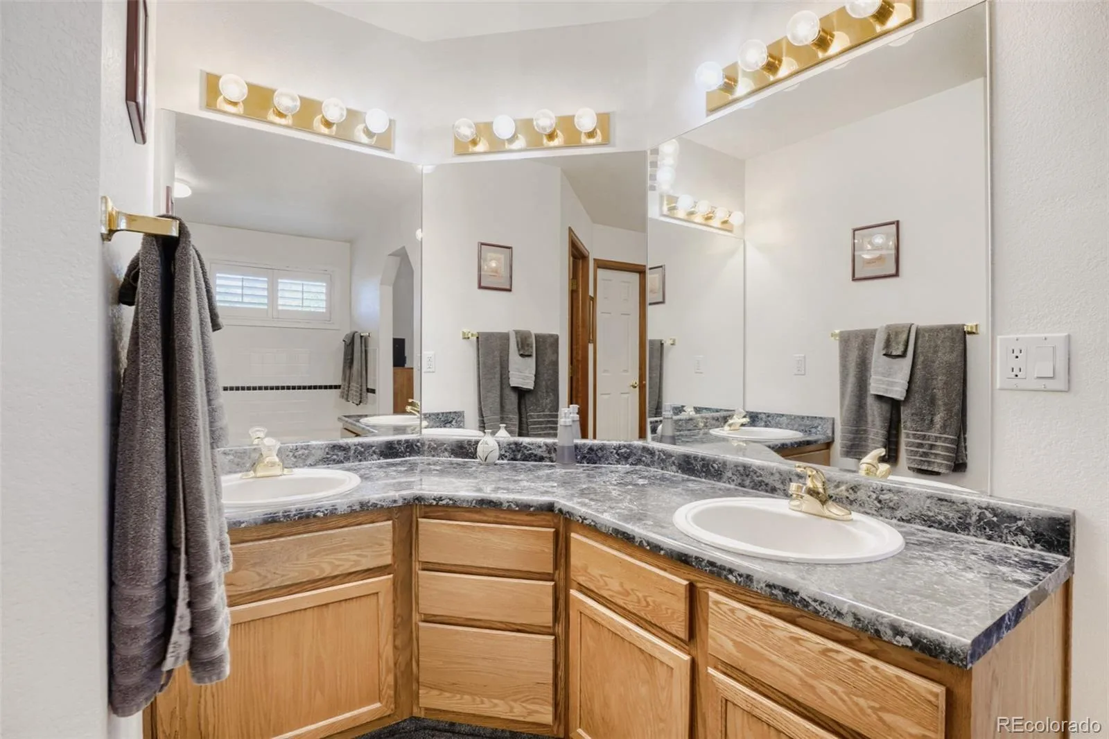 5335 S Flanders Way Centennial CO 80015 | MLS #REC2126348 08272026002317 1600 20