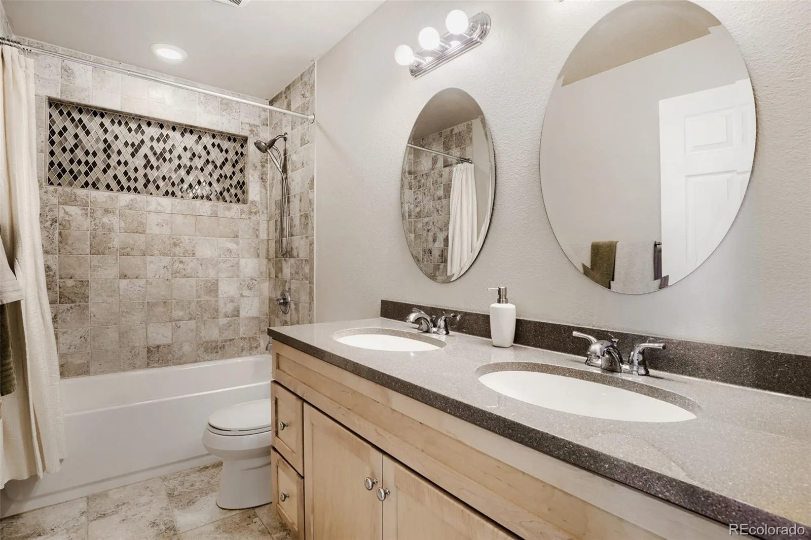 5335 S Flanders Way Centennial CO 80015 | MLS #REC2126348 08272026002317 1600 23