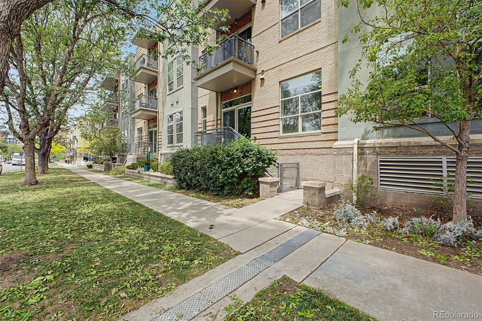 1700 N Emerson Street #205 Denver CO 80218 MLS #REC2127421 06142026220917 1600 28
