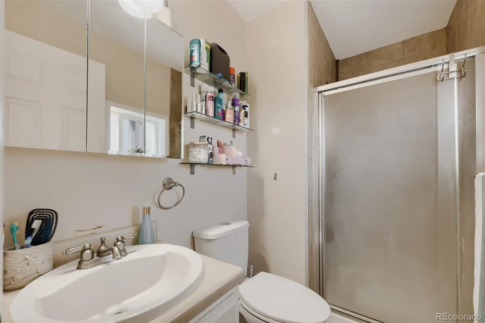 944 S Uravan Street Aurora CO 80017 | MLS #REC2127631 08212026173700 1600 15