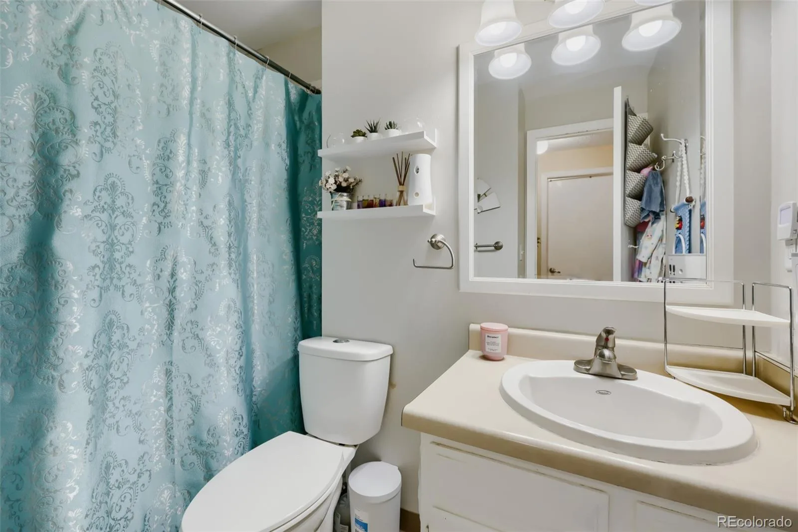 944 S Uravan Street Aurora CO 80017 | MLS #REC2127631 08212026173700 1600 21