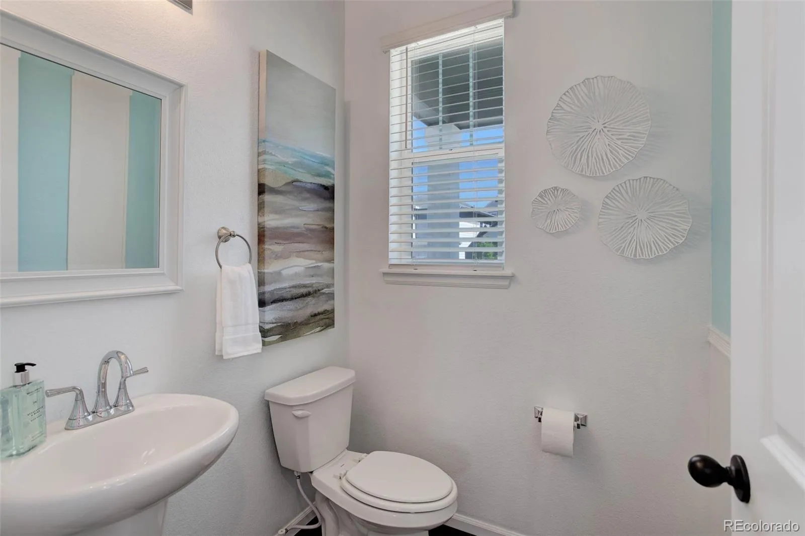 21056 E Radcliff Place Aurora CO 80015 MLS #REC2127644 06192026035227 1600 13