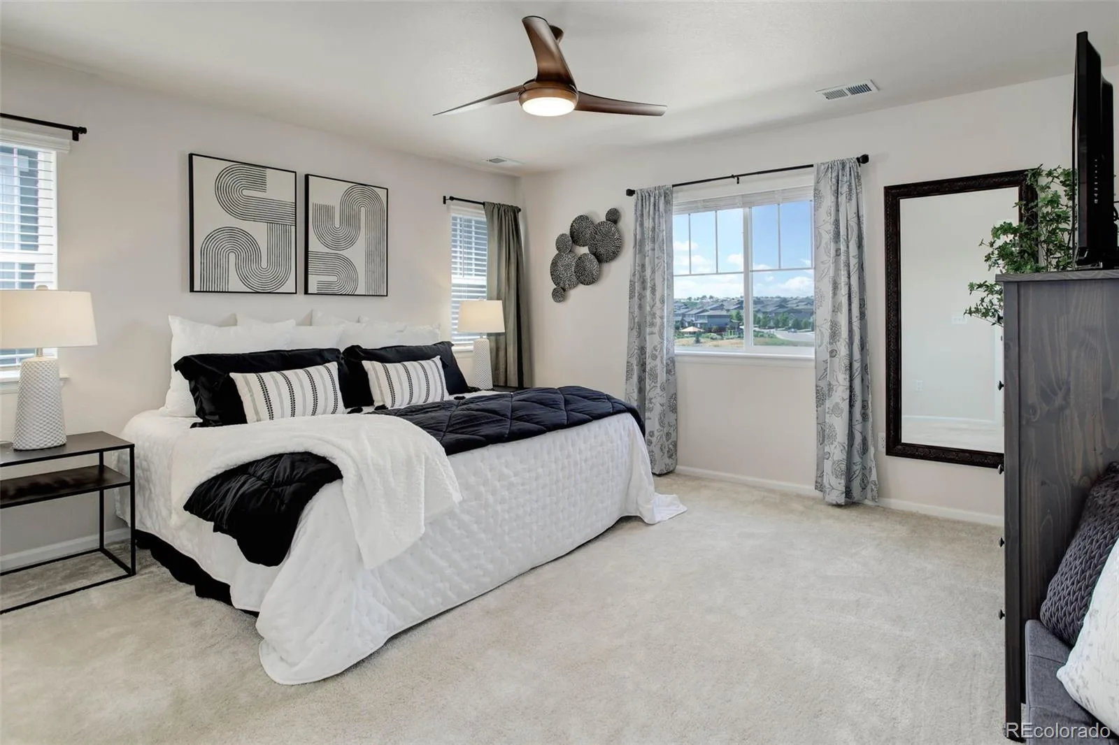 21056 E Radcliff Place Aurora CO 80015 MLS #REC2127644 06192026035227 1600 19
