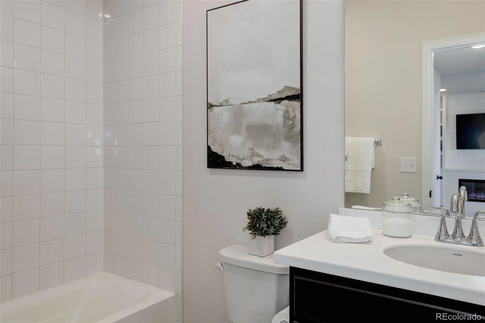 21056 E Radcliff Place Aurora CO 80015 MLS #REC2127644 06192026035227 1600 29